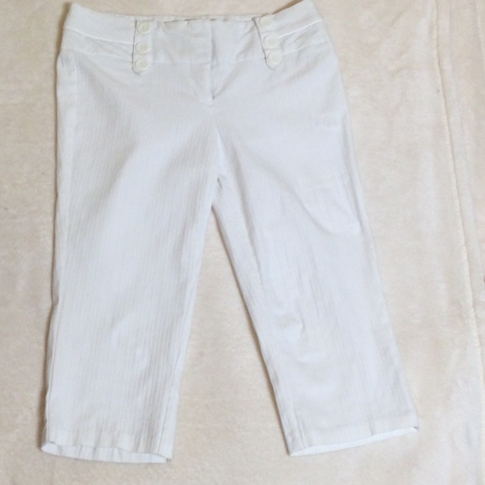 ⭐️ White Crop Stretch Pants By Charolotte Russe
